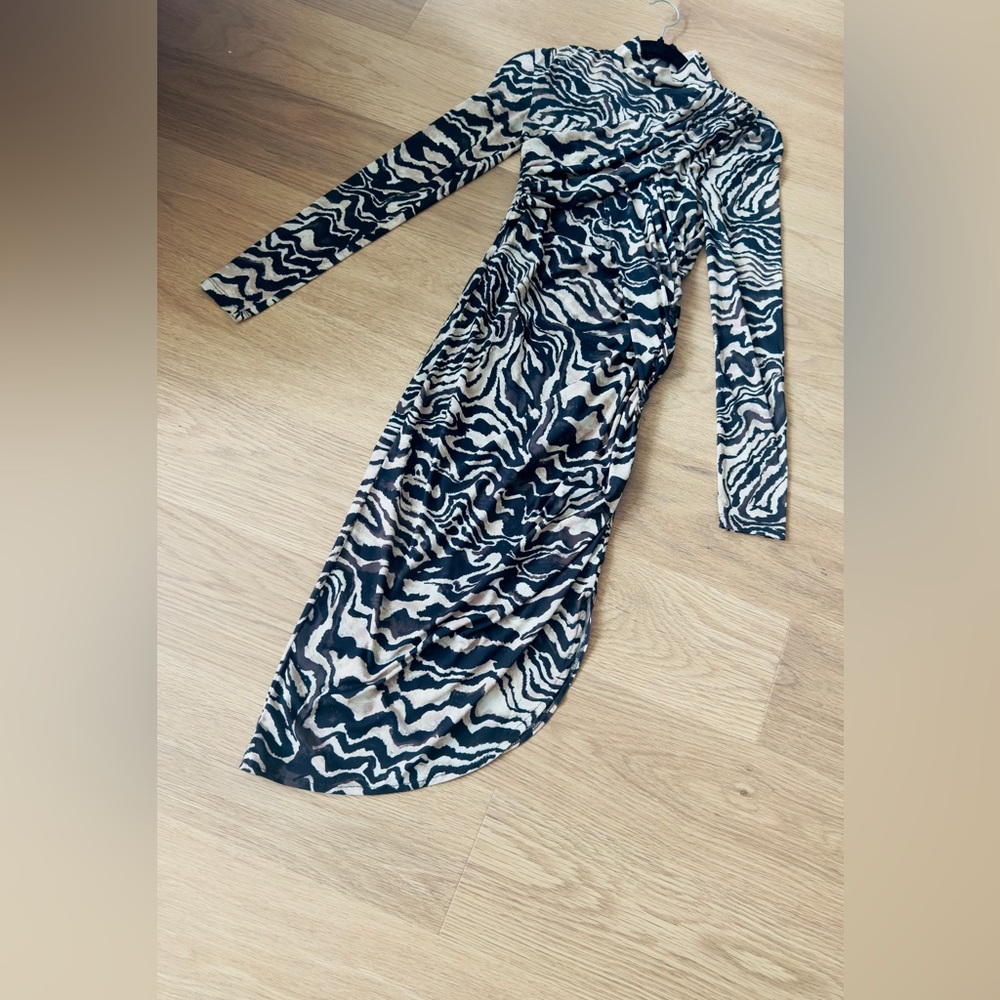 Chic Zebra Print Ruched Bodycon Dress [Size: Xs].Perfect for Any Occasion!